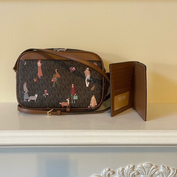 Michael Kors Crossbody - Picture 3 of 4